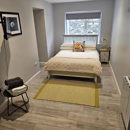 Dalys Place * Ballyporeen